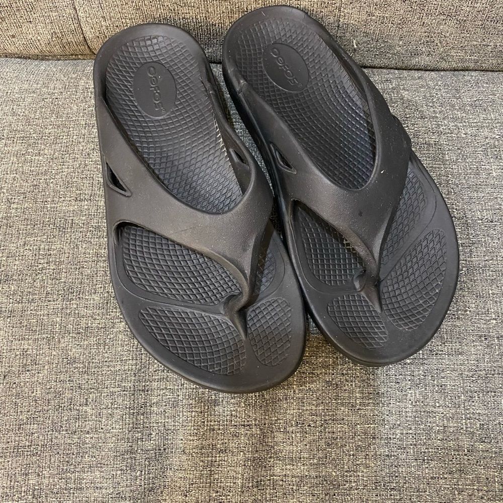 OOFOS OORIGONAL Black Flips FloyDs Sandals Women’s Size 10